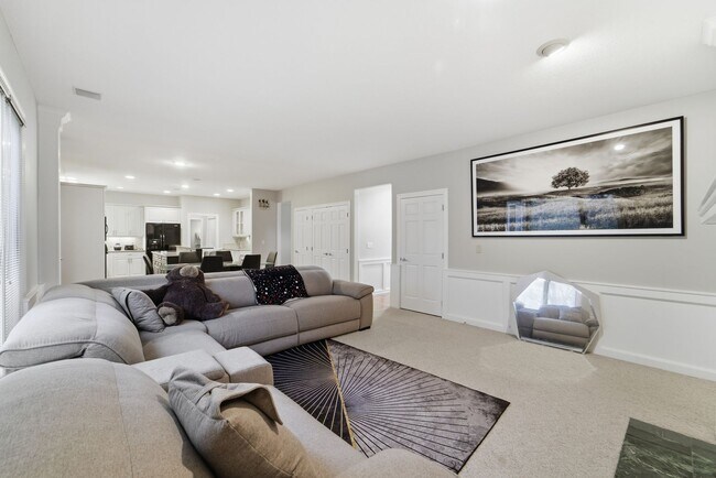 Building Photo - TIMELESS COMFORT!! 4 Bedroom, 4 Bathroom Home in Urbandale!