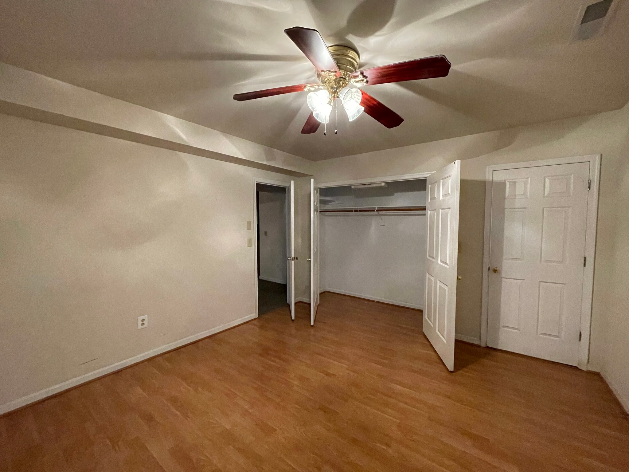 Bedroom with large closet - 706 Stonewall Ln