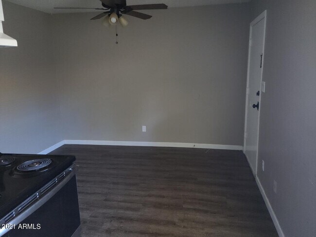 Building Photo - 1223 W University Dr