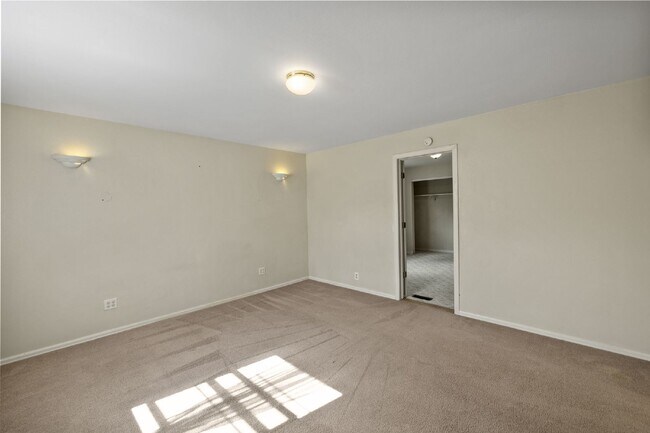 Building Photo - 4319 Millburn S