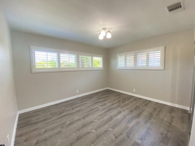 Building Photo - Remodeled 3 BR 1 BA!
