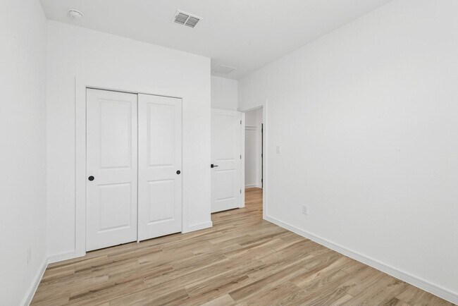 Building Photo - 121 Knight Byu Dr