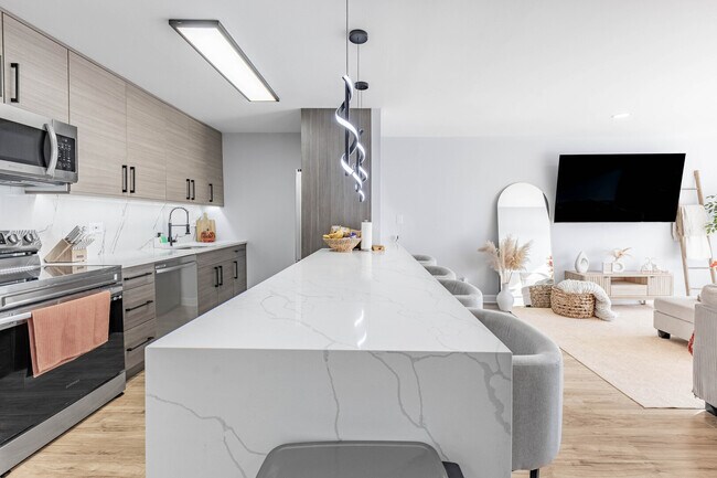 Building Photo - 5455 N Sheridan Rd