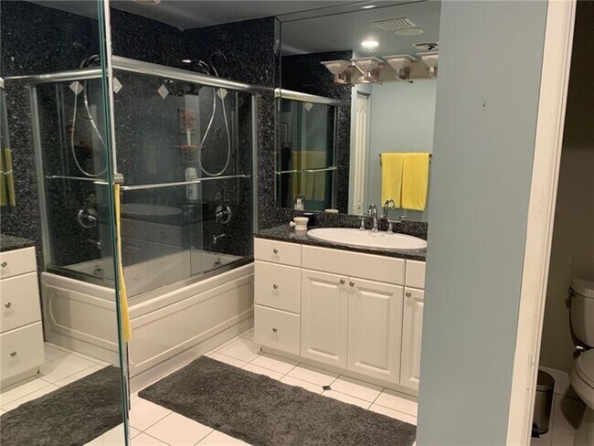 Building Photo - 1334 NE 16th Ave