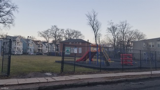 Building Photo - 19 Philip Pl