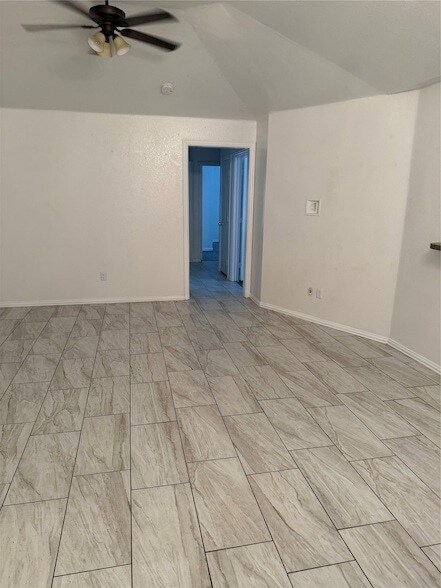 Building Photo - 609 Kings Way Dr