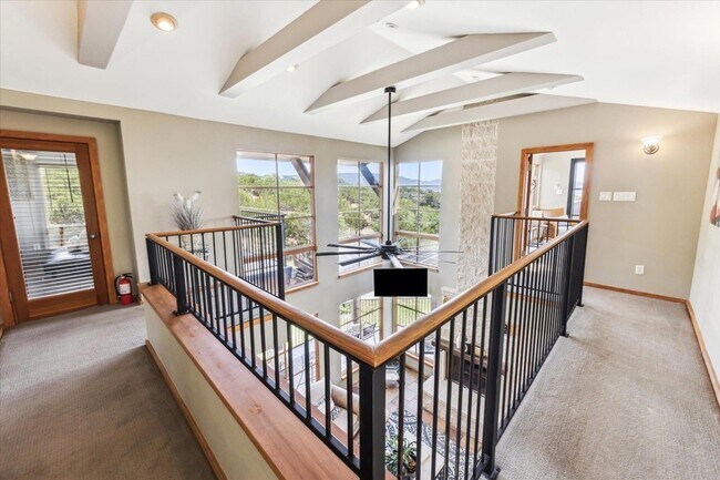 Building Photo - 13801 Lakeview Dr