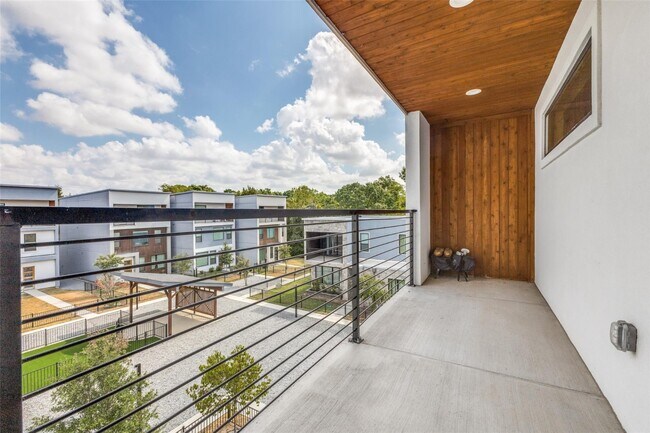 Building Photo - 10630 Greengarden Rd