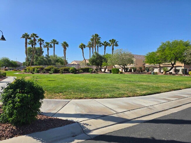 Building Photo - Gated Community Townhome 2 bedroom, 2 bathroom, 1 car garage