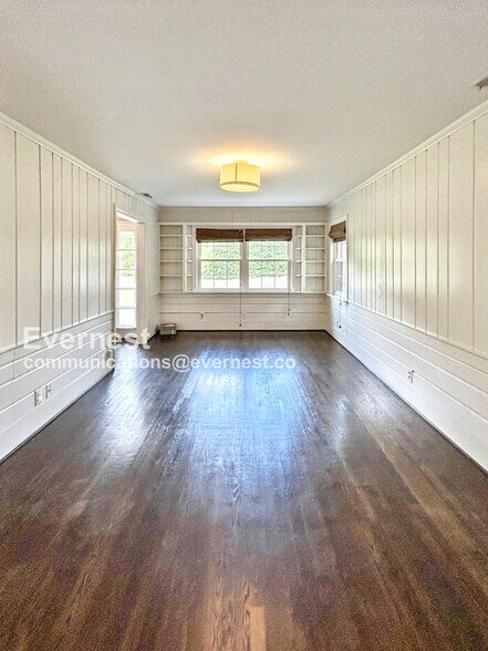 Building Photo - 950 Marguerite Dr