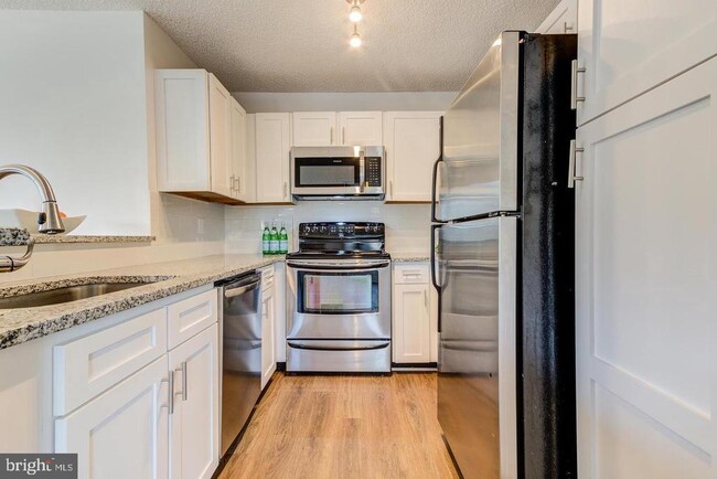 Building Photo - 11707 Summerchase Cir