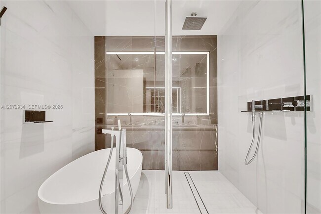 Building Photo - 300 Biscayne Blvd Way