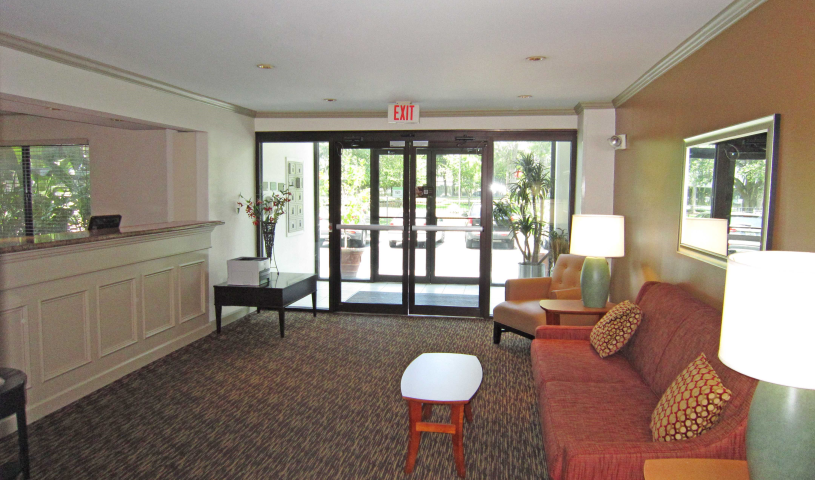 Lobby and Guest Check-in - Furnished Studio - Tampa