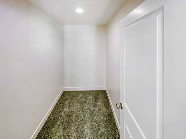 Building Photo - 3298 E Crimson Ridge Dr
