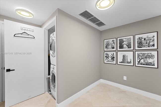 Building Photo - 3400 SW 27th Ave