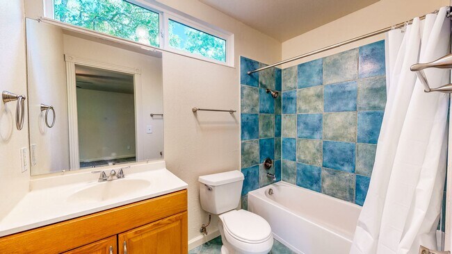 Building Photo - 360 Manka Cir