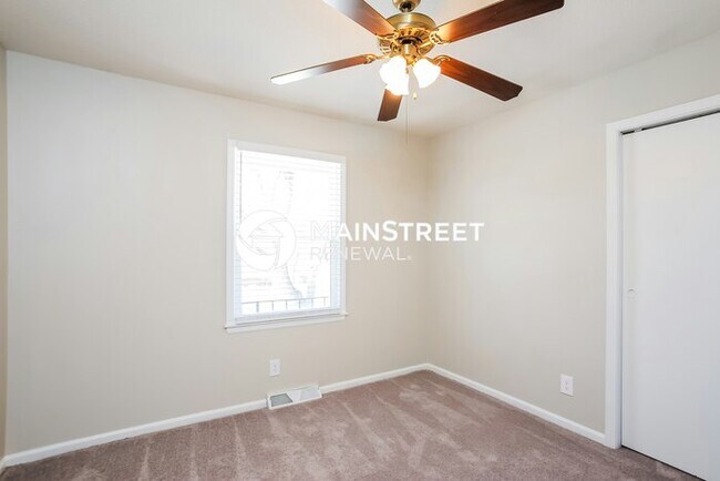 Building Photo - 3 Bedroom Pet-Friendly Home in KANSAS CITY, MO with Main Street Renewal