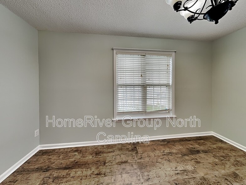 Building Photo - 1618 Crag Burn Ln