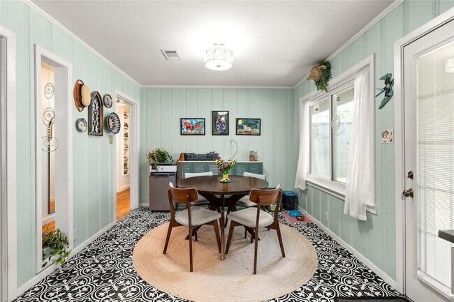 Building Photo - 5831 Burr Oak Dr