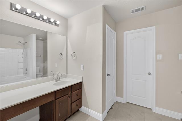 Building Photo - 2215 Splendor Ct