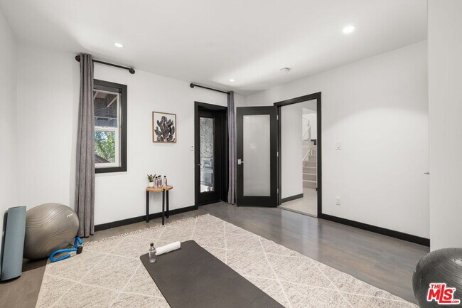 Building Photo - 28207 Laura La Plante Dr