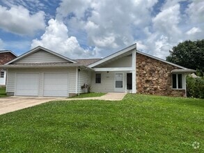 Building Photo - 3 Bedroom 2 bath