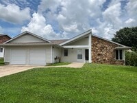 Building Photo - 3 Bedroom 2 bath
