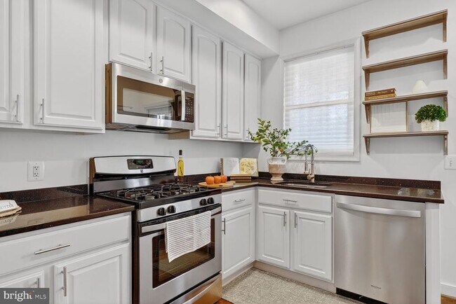 Building Photo - 4822 5th St NW