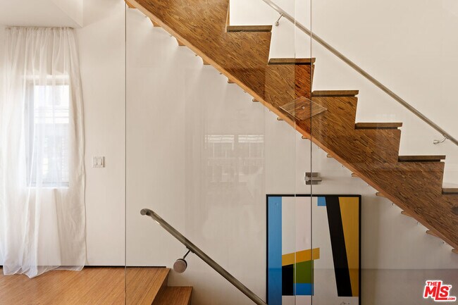 Building Photo - 619 San Juan Ave