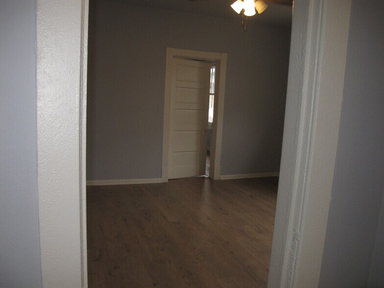 Building Photo - 2019 Oleander St