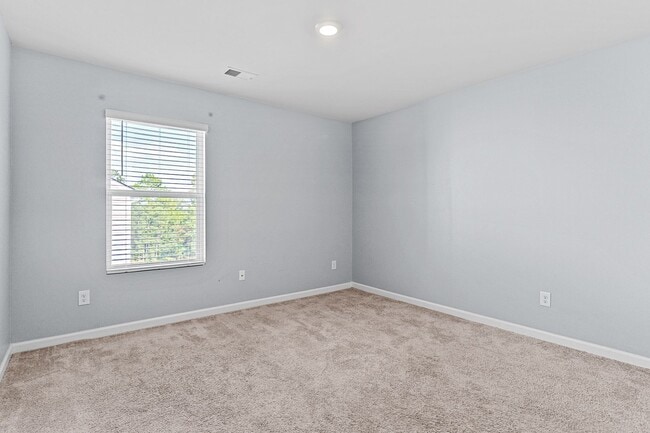 Building Photo - 552 Post Oak Ln