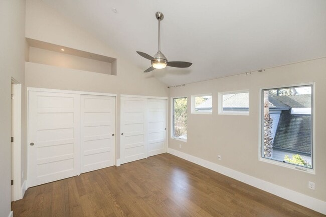 Building Photo - 13 Year "Young" 3 Bed, 3 Bath Contemporary Home- Steps to University Ave!