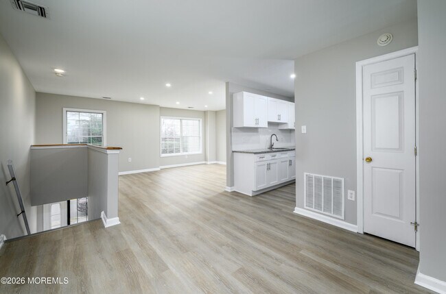 Building Photo - 114 Watson Ave