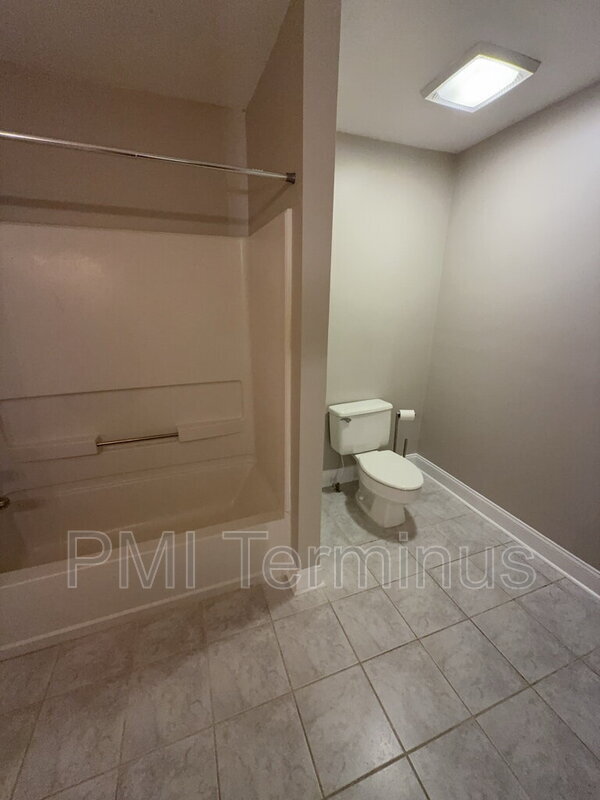 Building Photo - 4756 Forest Glen Ct NE