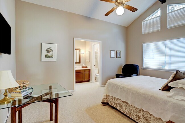 Building Photo - 12 Fairmeade Bend Dr