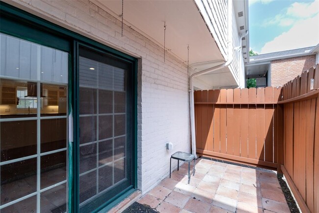 Building Photo - 2229 Mimosa Dr