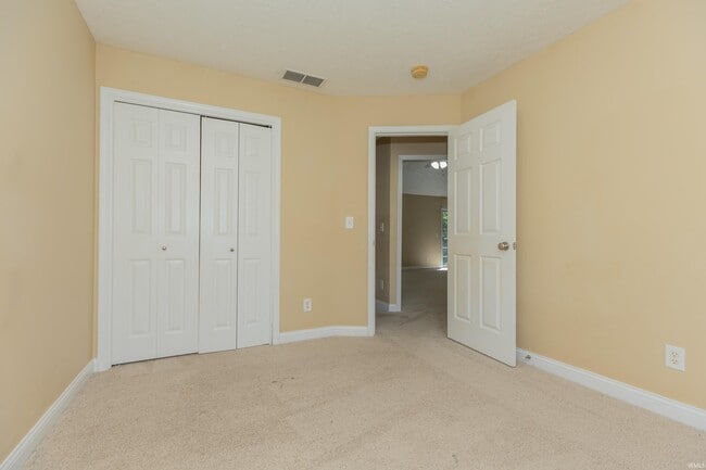 Building Photo - 10599 Tecumseh Dr