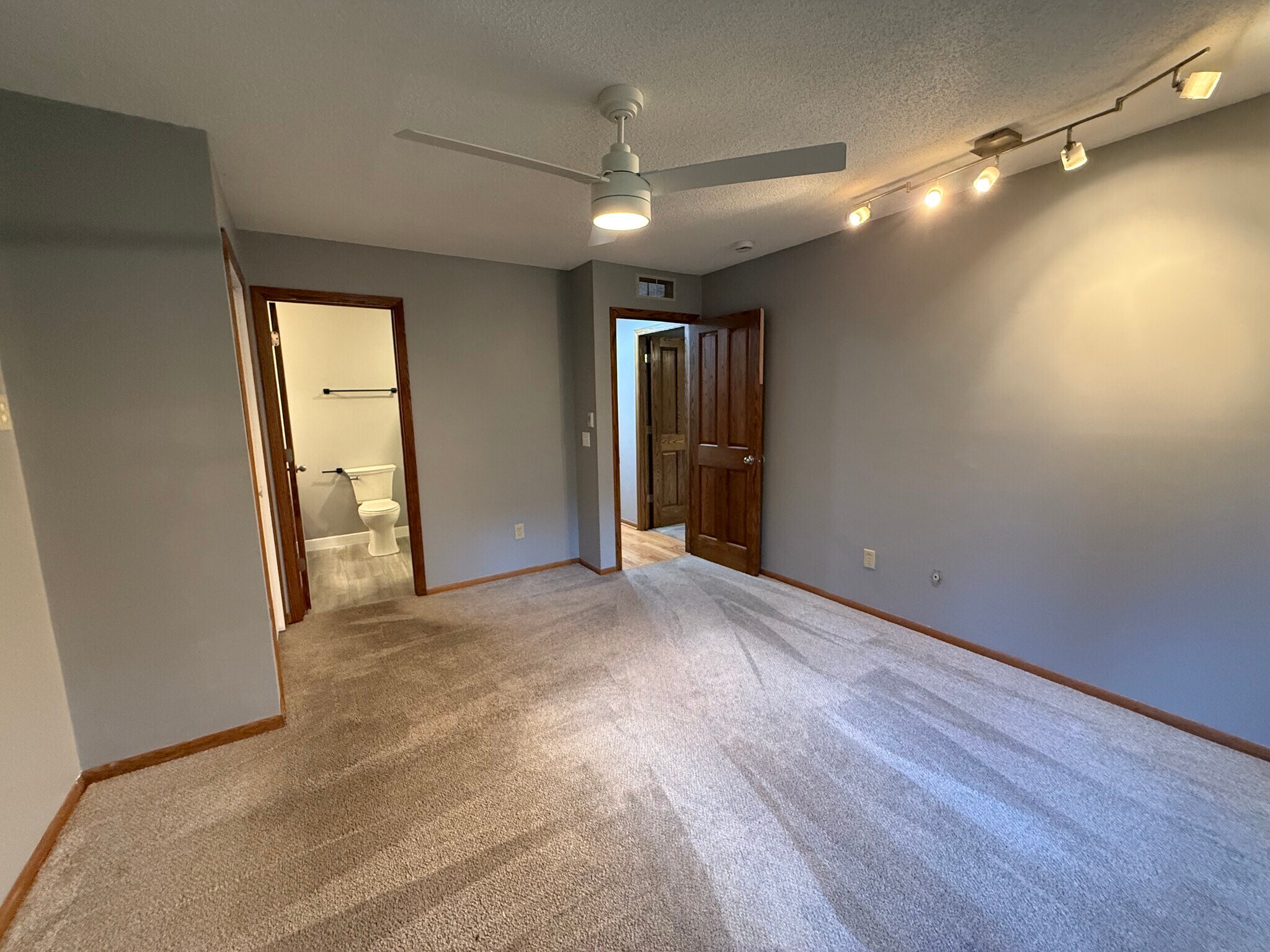 Building Photo - 5864 Red Cherry Ln