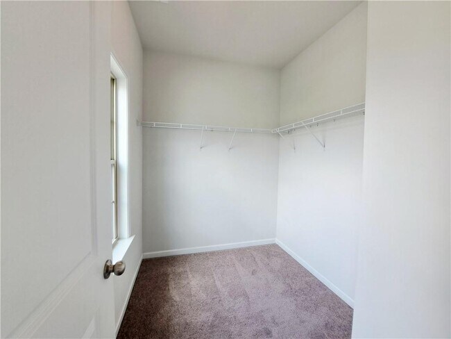 Building Photo - 3329 Long Creek Dr