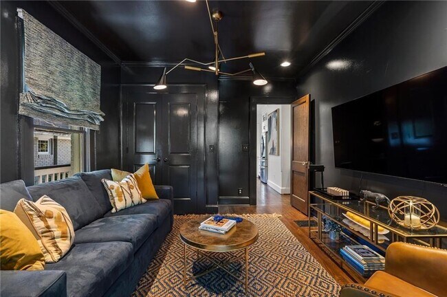 Building Photo - 663 Yorkshire Rd NE