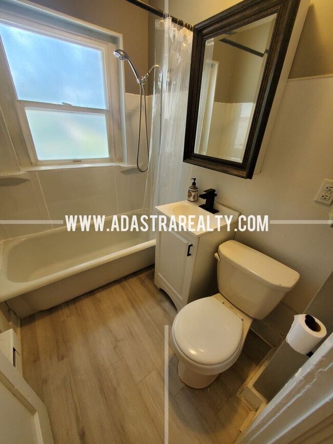 Building Photo - 1 Bedroom Apartment in Westport-Available ...