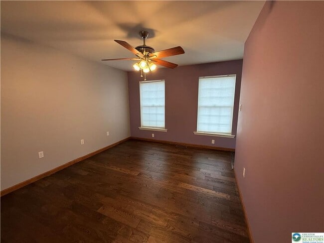 Building Photo - 4 bedroom 2.5 bathroom