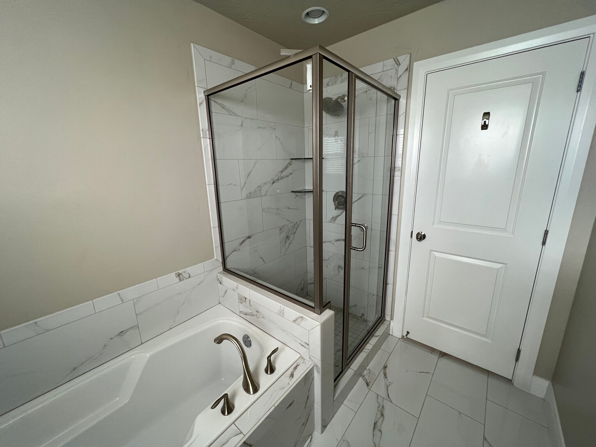 Building Photo - 1911 E Fiesta Ln