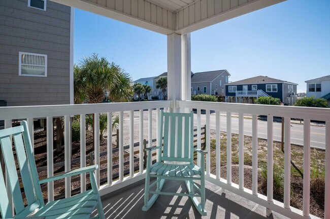 Building Photo - OFF-SEASON MONTHLY RENTAL WILL HELP WITH THOSE WINTER BLUES