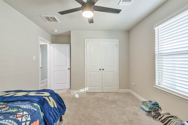 Building Photo - 22095 Volante Dr