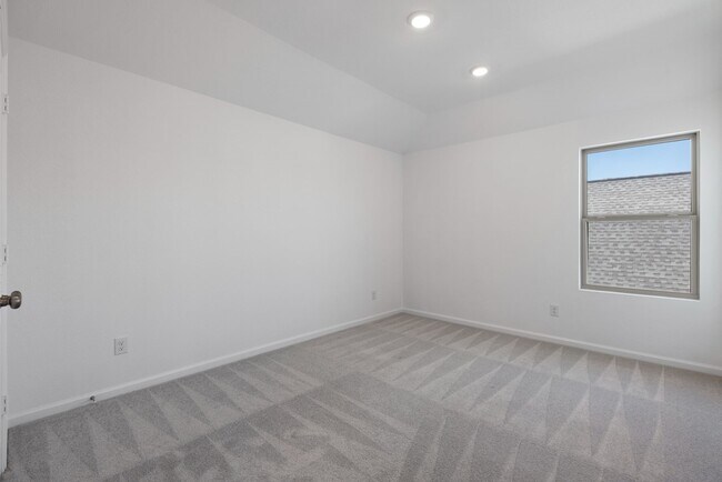 Building Photo - 4914 Chester Lk Ln