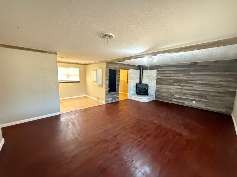 Building Photo - 1216 E Foster Ave