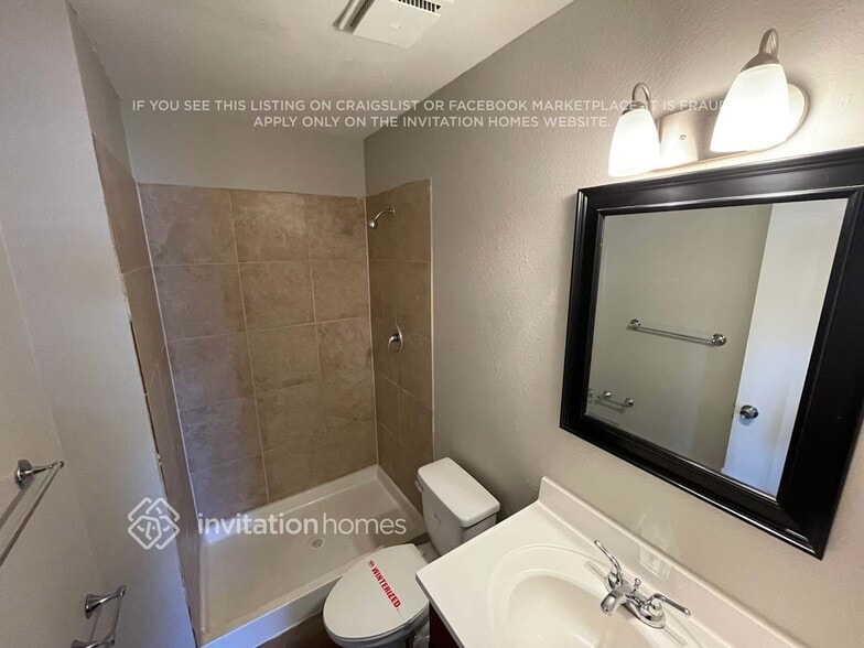 Building Photo - 15950 E Ford Pl