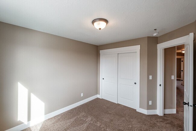 Building Photo - 270-272 Gwinn Street E