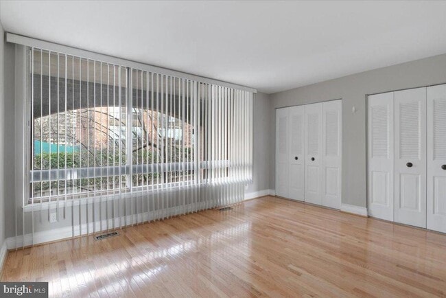 Building Photo - 1775 S Hayes St